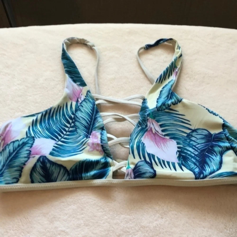 SWIM&EXCERCISE Tops - Picture 5 of 5
